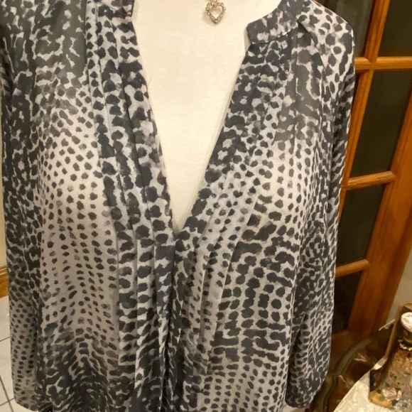 Blouse by A.n.a a new approach size XL grey /white He needed in front semisheer - Picture 6 of 13